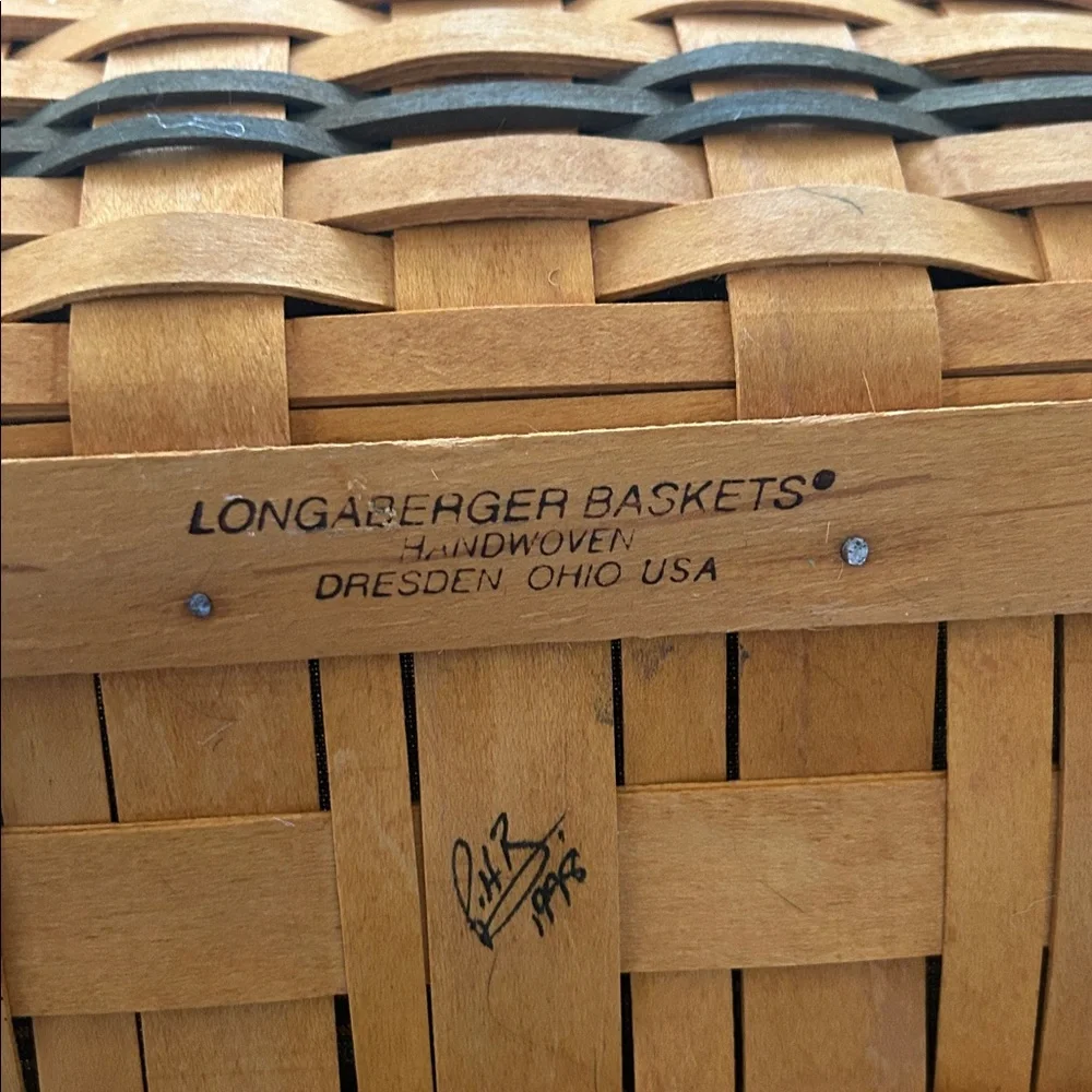 Vintage 1998 Longaberger Hospitality Basket with Green Plaid Lining
